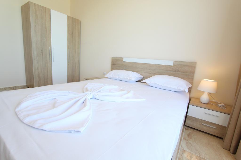 Golden Sea View Apartments Pomorie Exterior photo